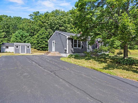 3rd image of 8 Running Brook Drive