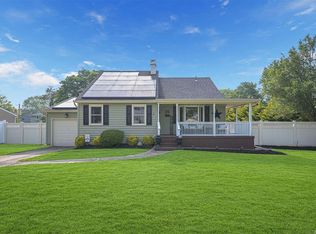 4 Vernon Ln, Centereach, NY 11720