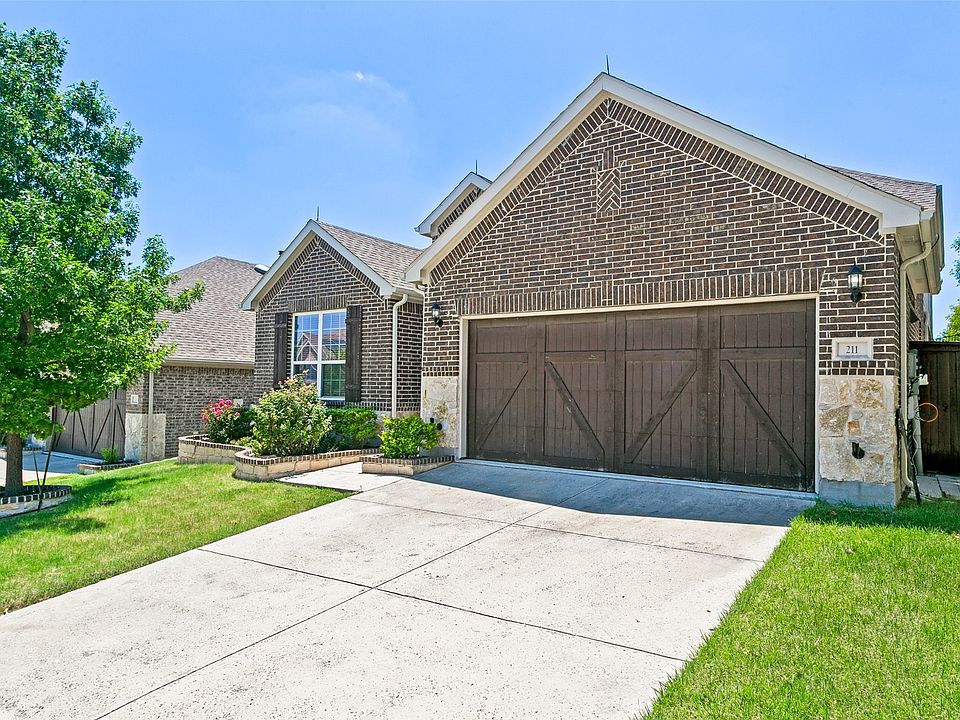 1st image of 211 Copper Canyon Dr