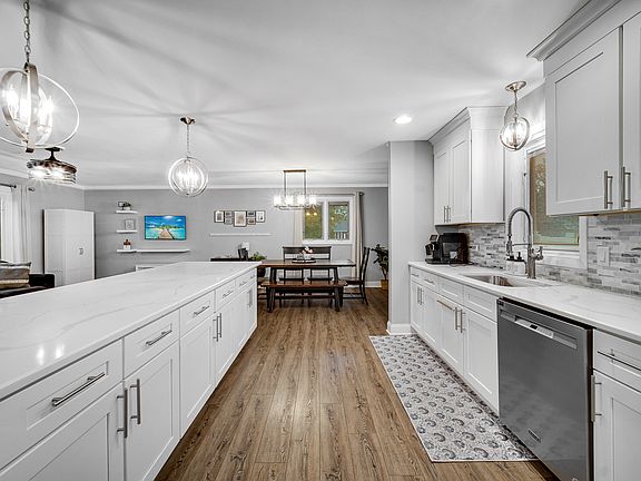 5th image of 8601 Bethany Ln