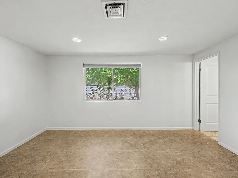 2104 N Comanche Dr — Photo 20