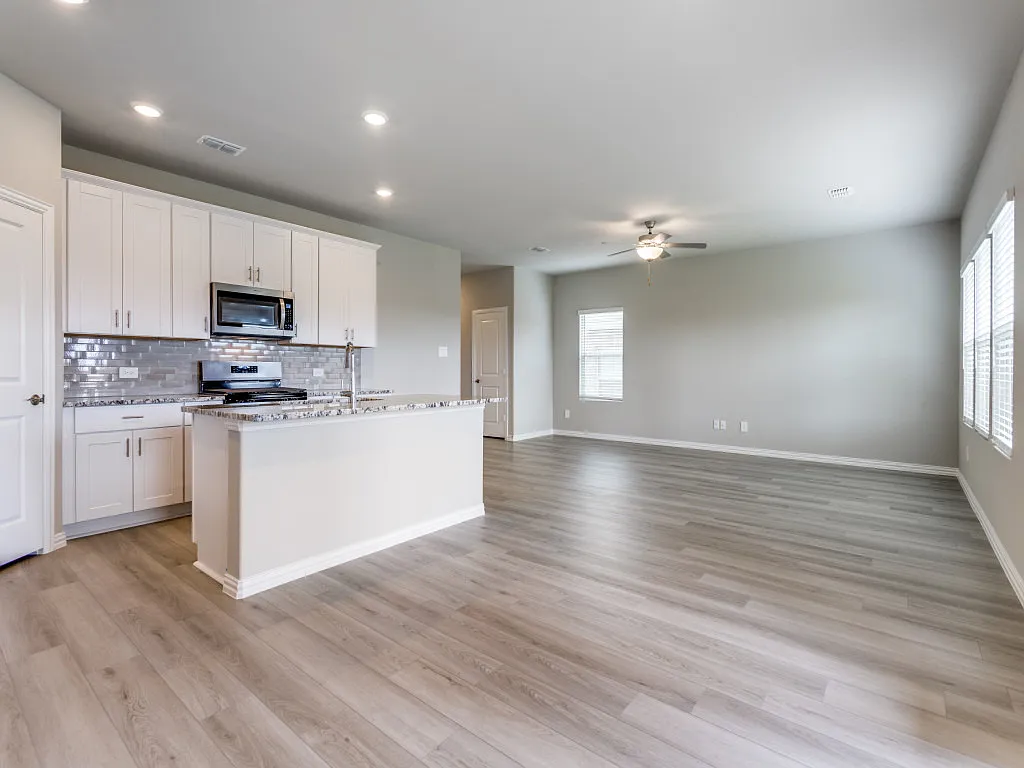 4 bed, 2.5 bath, 2103 sqft, $2,300 — Photo 2