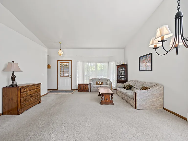 205 Woodlet Ln — Photo 3
