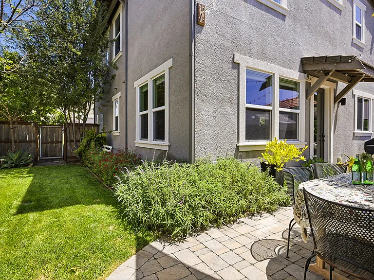 463 Junipero Way — Photo 11