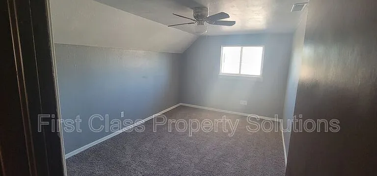 661 NW 16th St — Photo 16