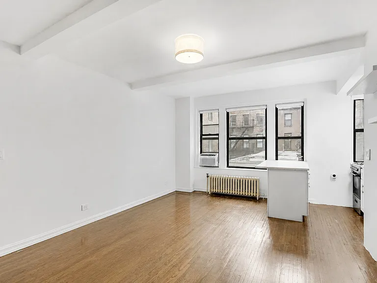 339 E 58th St #3G — Photo 2