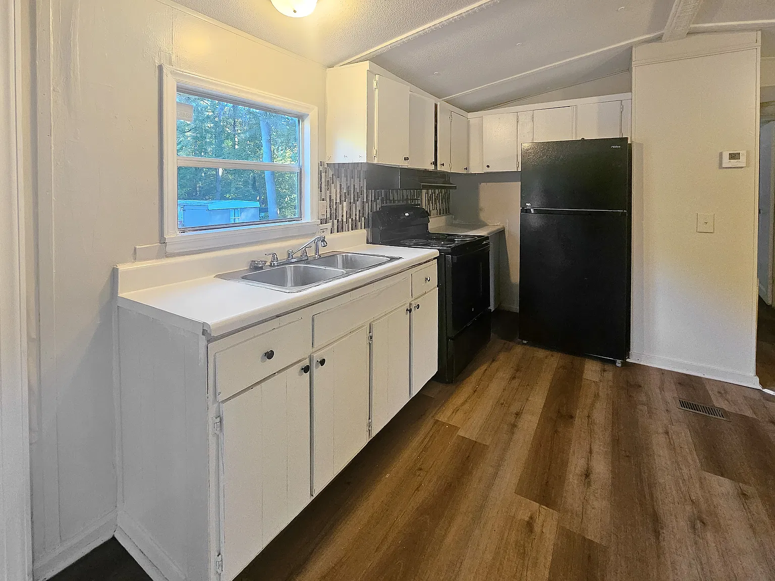 412 McElhaney Rd — Photo 3