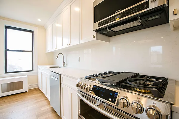 Sold by Roxann Realty LLC | media 17