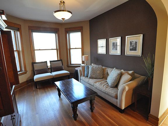 4th image of 3648 N Leavitt St
