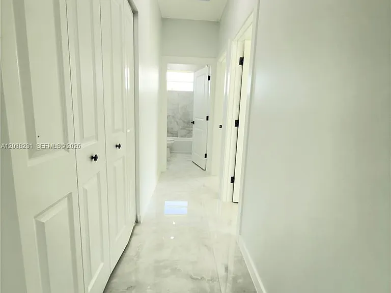 1111 Gunby Ave S — Photo 13