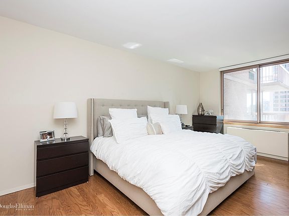 3rd image of 235 E 40th St APT 25C