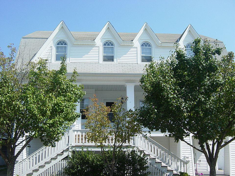2nd image of 835 Delancey Pl