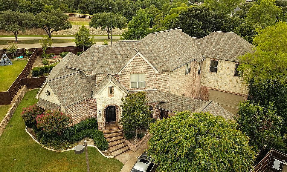 2nd image of 2811 Woodlake Ct