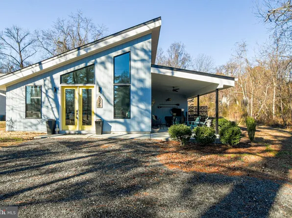 326 Haulover Cir, Montross, VA 22520