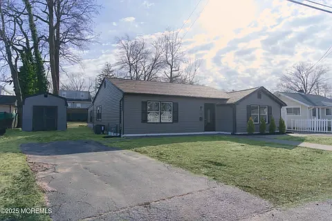 183 Greenwood Dr — Photo 8