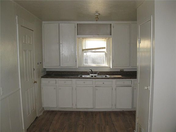 3rd image of 117 E College Ave