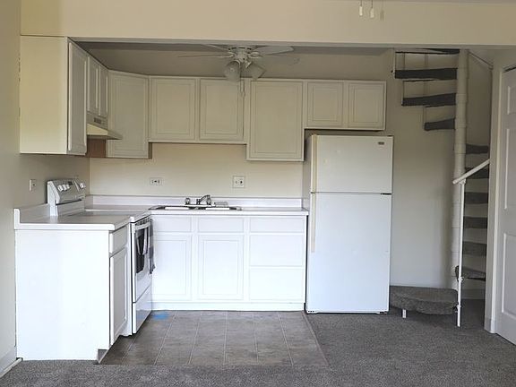 2nd image of 42 Nassau Ct APT 5