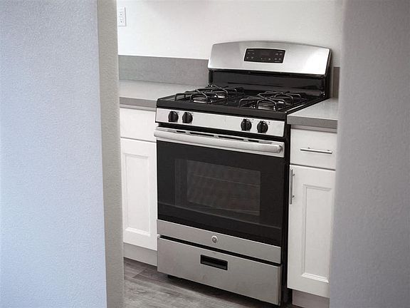 3rd image of 719 N Heliotrope Dr APT 107