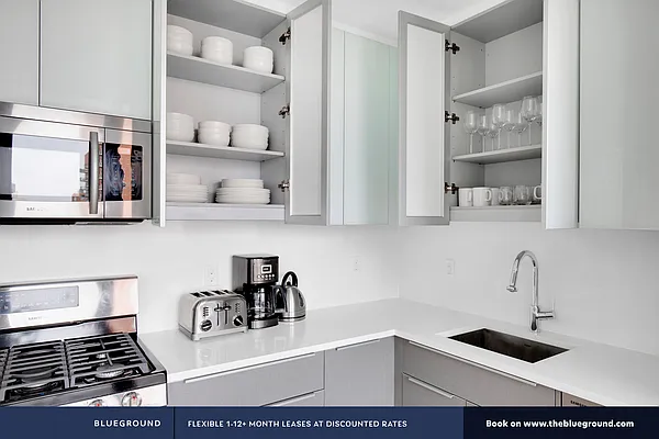 Rented by The Blueground | media 31