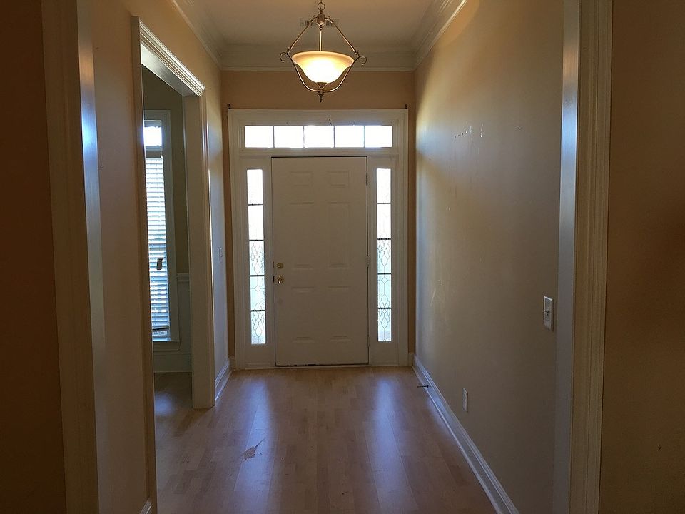 1st image of 212 Lovorn Cir