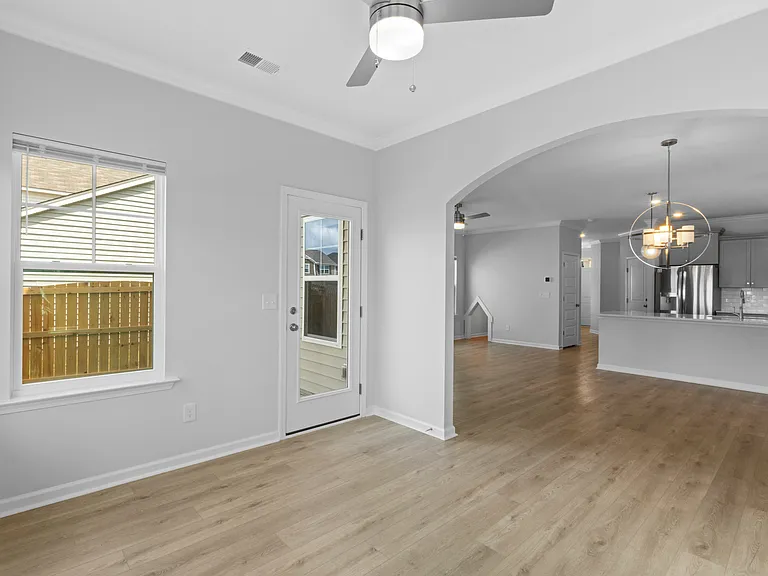 837 Peony Ln — Photo 17