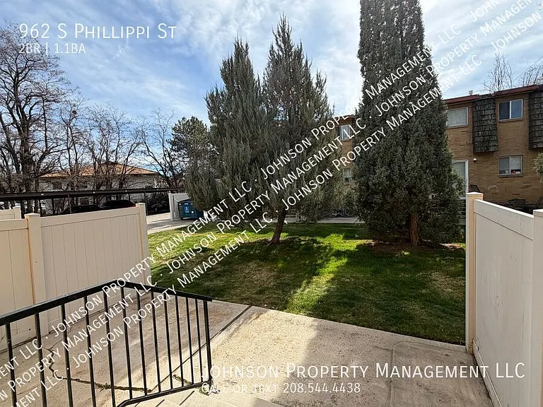 962 S Phillippi St — Photo 11