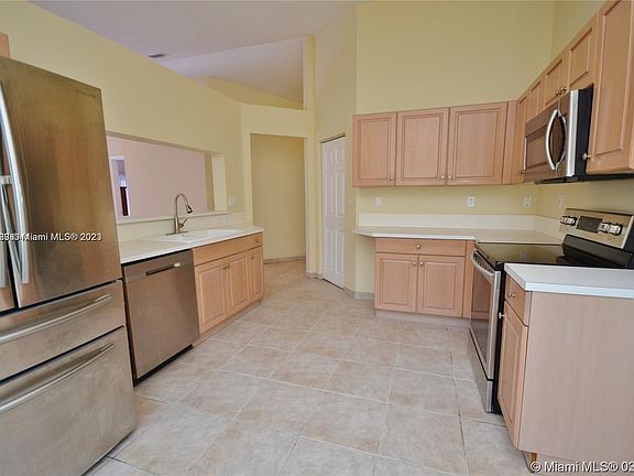 4th image of 16524 NW 24th St
