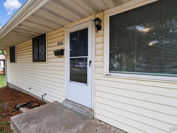 4th image of 880 Tyson Dr