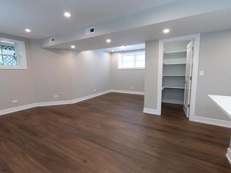 1456 W Foster Ave #G — Photo 4