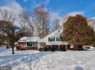 210 Foxcroft Rd, Broomall, PA 19008