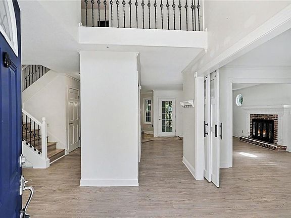 4th image of 722 Deerfield St