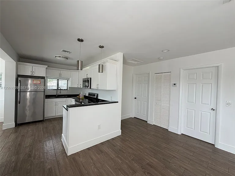 107 W Pembroke Rd — Photo 19