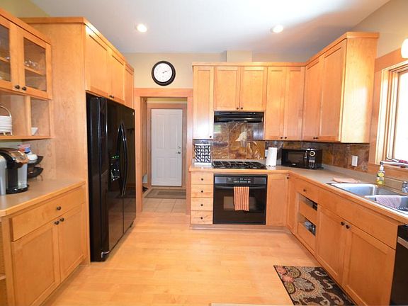 3rd image of 912 Wildflower Ln