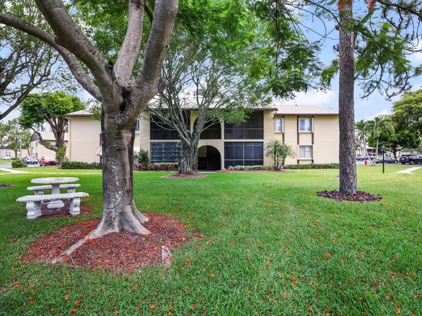 321 Pine Ridge Circle #C-2, Greenacres, FL 33463