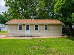112 NW Adams St, Hopedale, IL