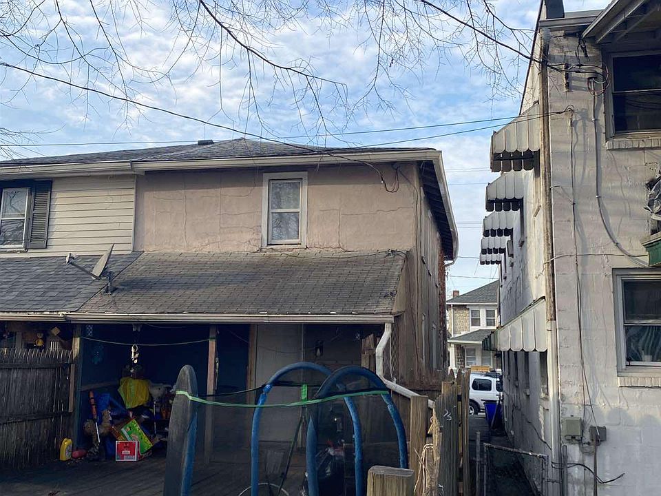 2nd image of 716 E Princess St
