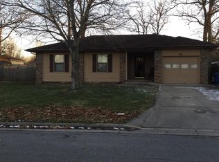 706 E Striper Dr, Nixa, MO 65714