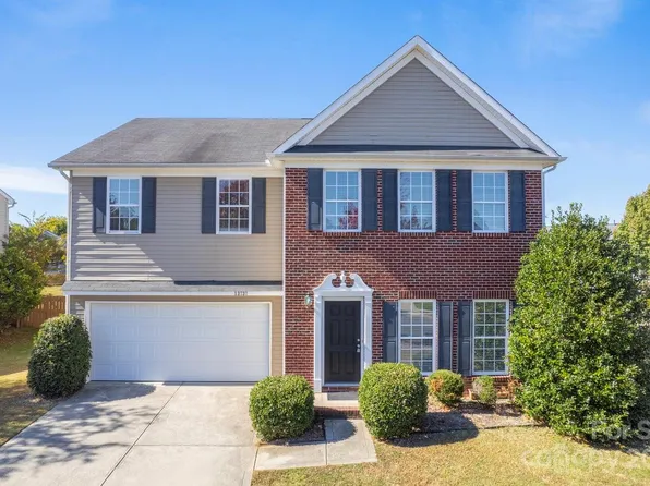 13737 Krislyn Woods Pl, Charlotte, NC 28278