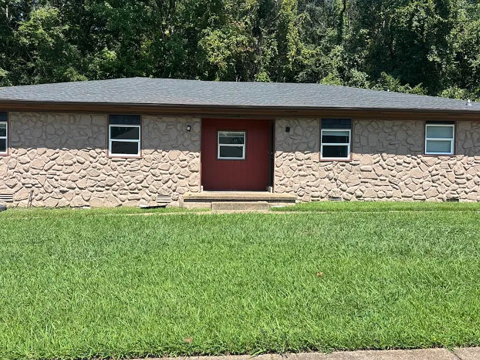 75 Carolane Dr