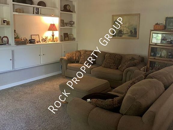 3rd image of 1430 N Carol Ln