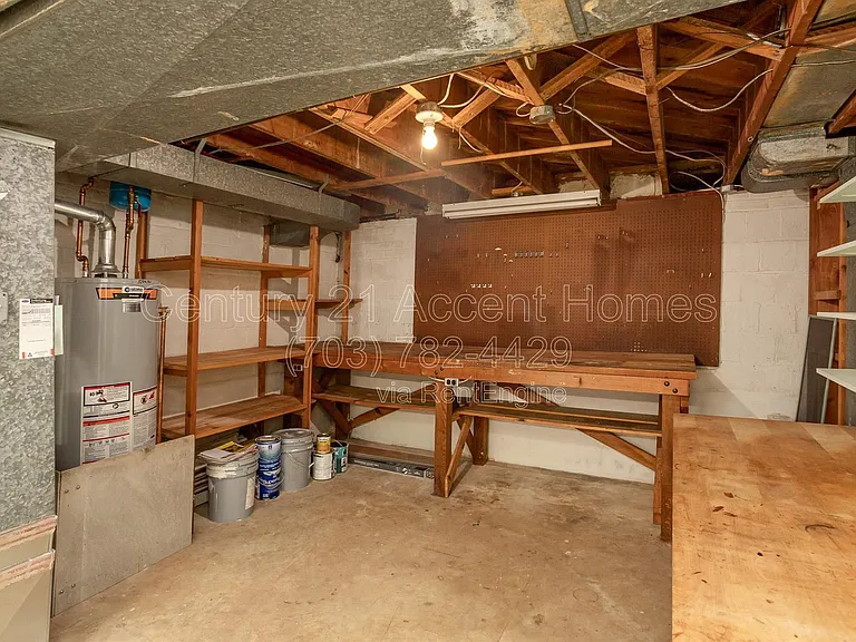 3233 Holly Hill Dr — Photo 31