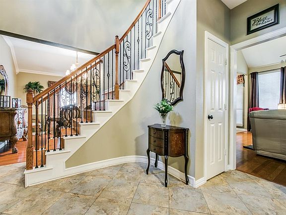 4th image of 515 Briaroaks Dr