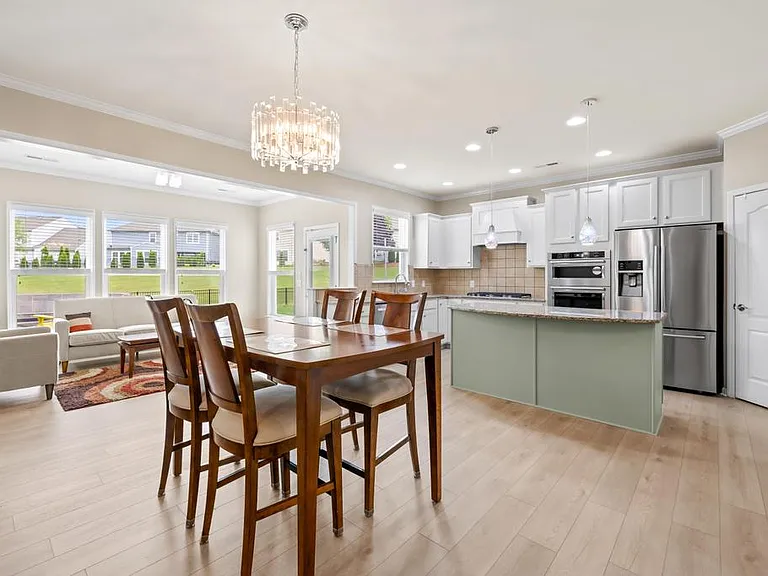 1084 Crescent Moon Dr — Photo 15