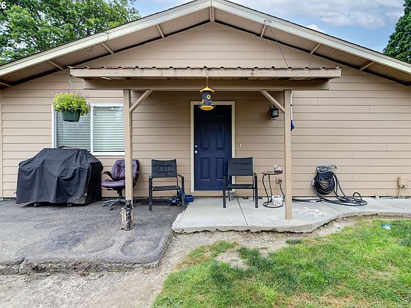 4th image of 907 NE 1st Ave