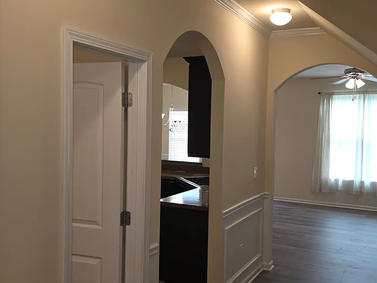 326 Lauren Dr — Photo 9