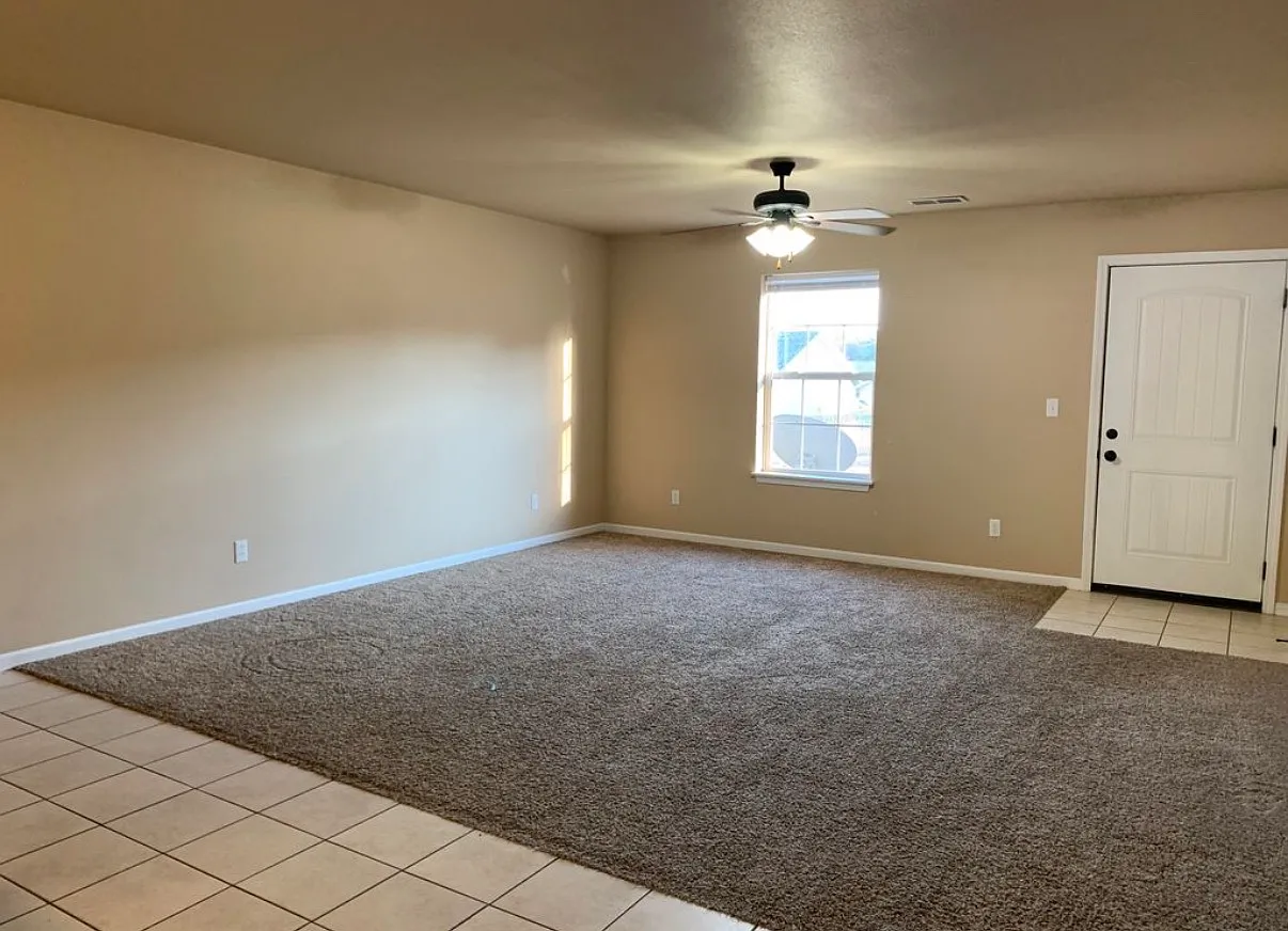 2 bed, 1100 sqft, $1,100 — Photo 2