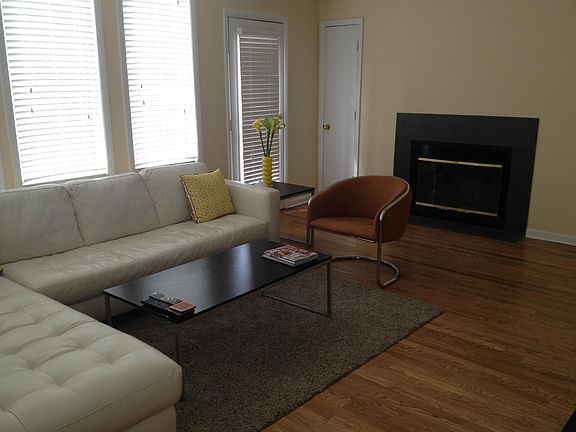 5th image of 1514 N Ashland Ave APT 2