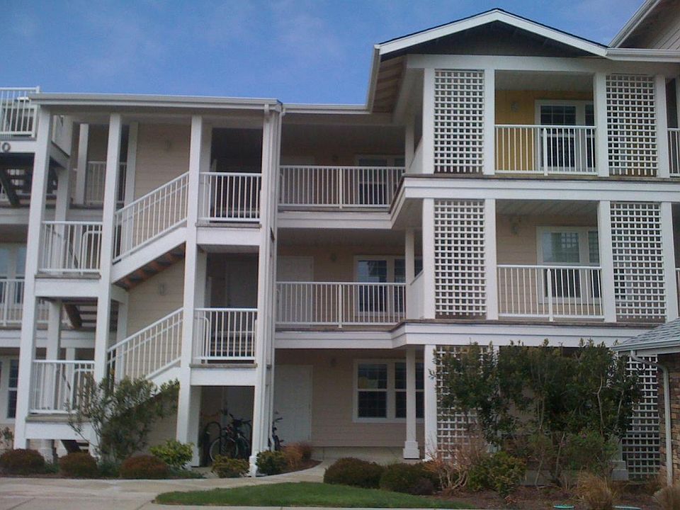 1st floor, walk out to beach