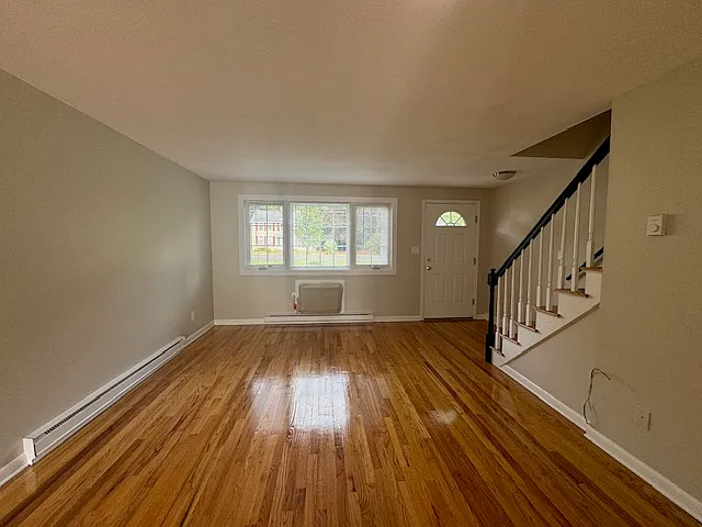 Farmington Court Apartments — Photo 15
