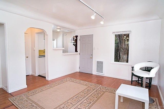 1st image of 3361 1/2 Cahuenga Blvd W